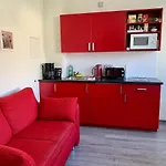 Oase Im Suedosten Leipzigs - Schoene, Ebenerdige 2-raum-apartments Mit Stellplatz Und Terrasse לייפציג