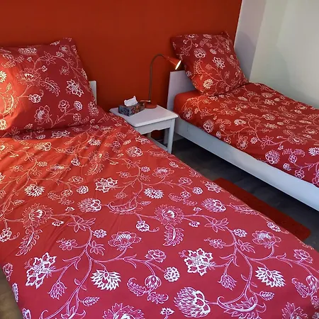 Oase Im Suedosten Leipzigs - Schoene, Ebenerdige 2-raum-apartments Mit Stellplatz Und Terrasse דירה