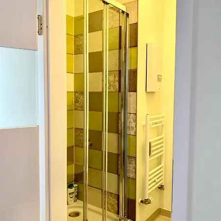 Oase Im Südosten Leipzigs - Schöne, Ebenerdige 2-raum-apartments Mit Stellplatz Und Terrasse