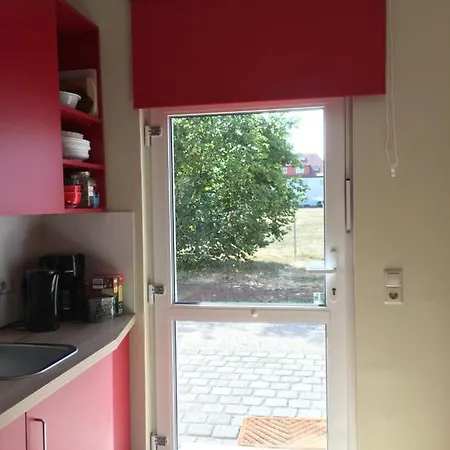 Oase Im Suedosten Leipzigs - Schoene, Ebenerdige 2-raum-apartments Mit Stellplatz Und Terrasse Διαμέρισμα