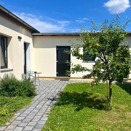 Oase Im Suedosten Leipzigs - Schoene, Ebenerdige 2-raum-apartments Mit Stellplatz Und Terrasse Διαμέρισμα