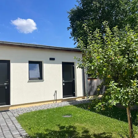 Oase Im Südosten Leipzigs - Schöne, Ebenerdige 2-raum-apartments Mit Stellplatz Und Terrasse *