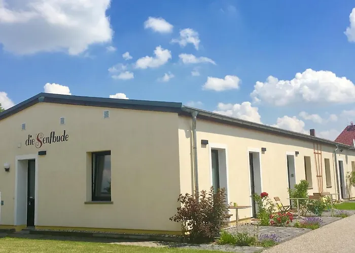 Oase Im Suedosten Leipzigs - Schoene, Ebenerdige 2-raum-apartments Mit Stellplatz Und Terrasse * Lipsia